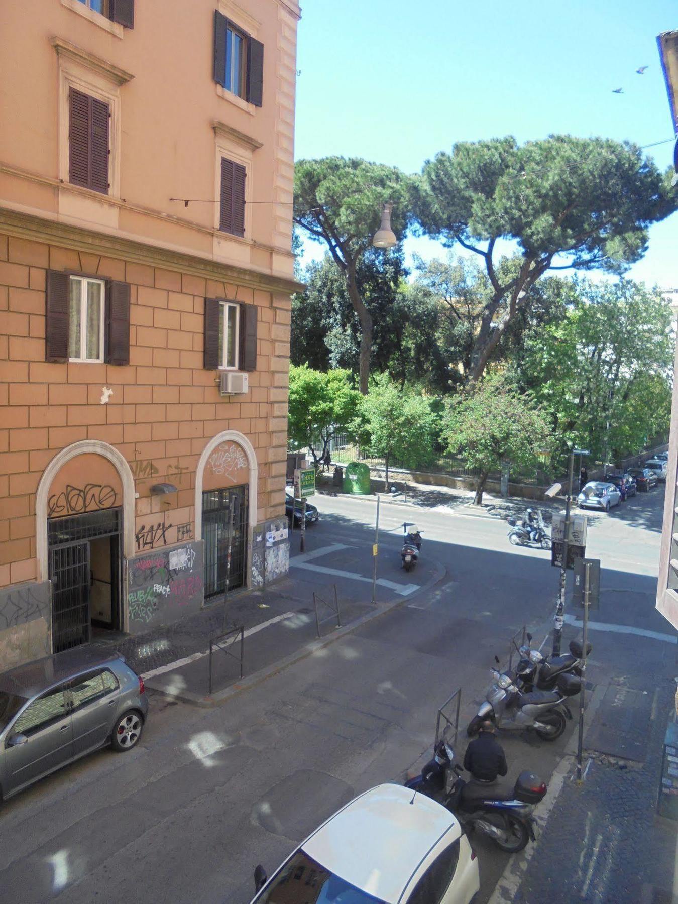 Max House Bed & Breakfast Rome Exterior photo